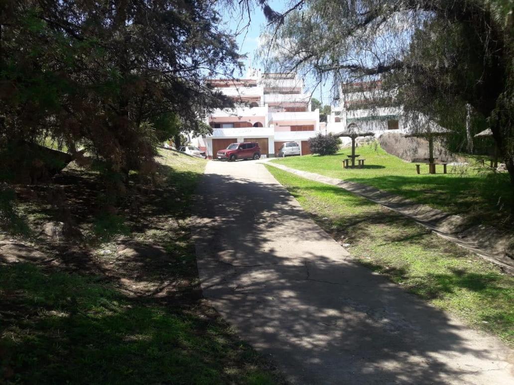 Departamentos Carlos Paz Bajada Al Lago Вилья-Карлос-Пас Экстерьер фото