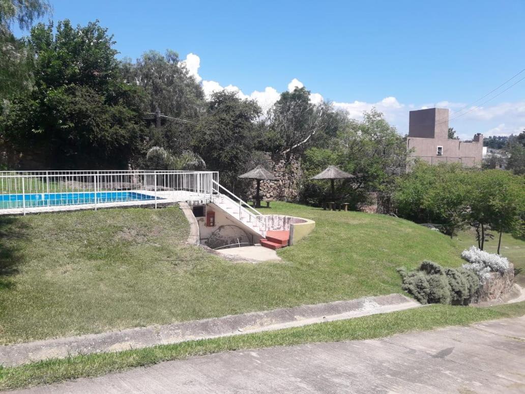 Departamentos Carlos Paz Bajada Al Lago Вилья-Карлос-Пас Экстерьер фото